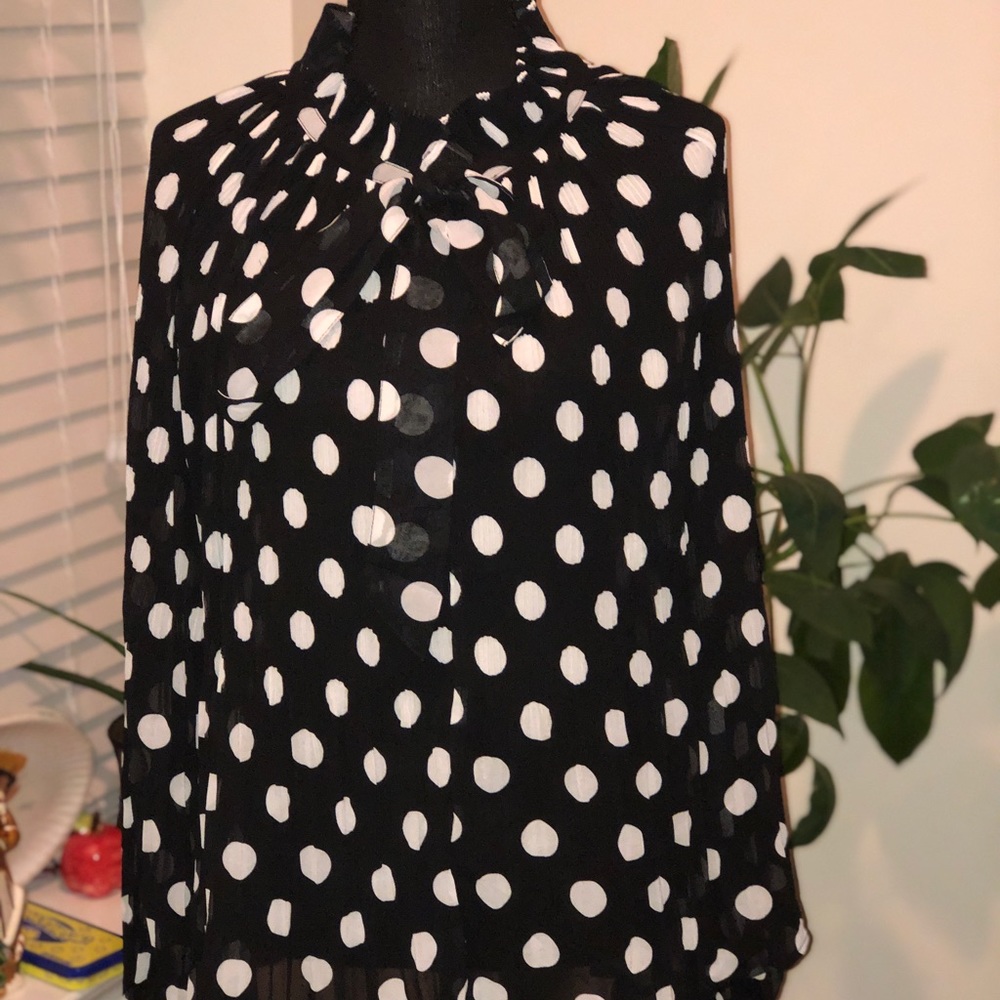 🐼Brand New Black & White poka dot blouse🐼